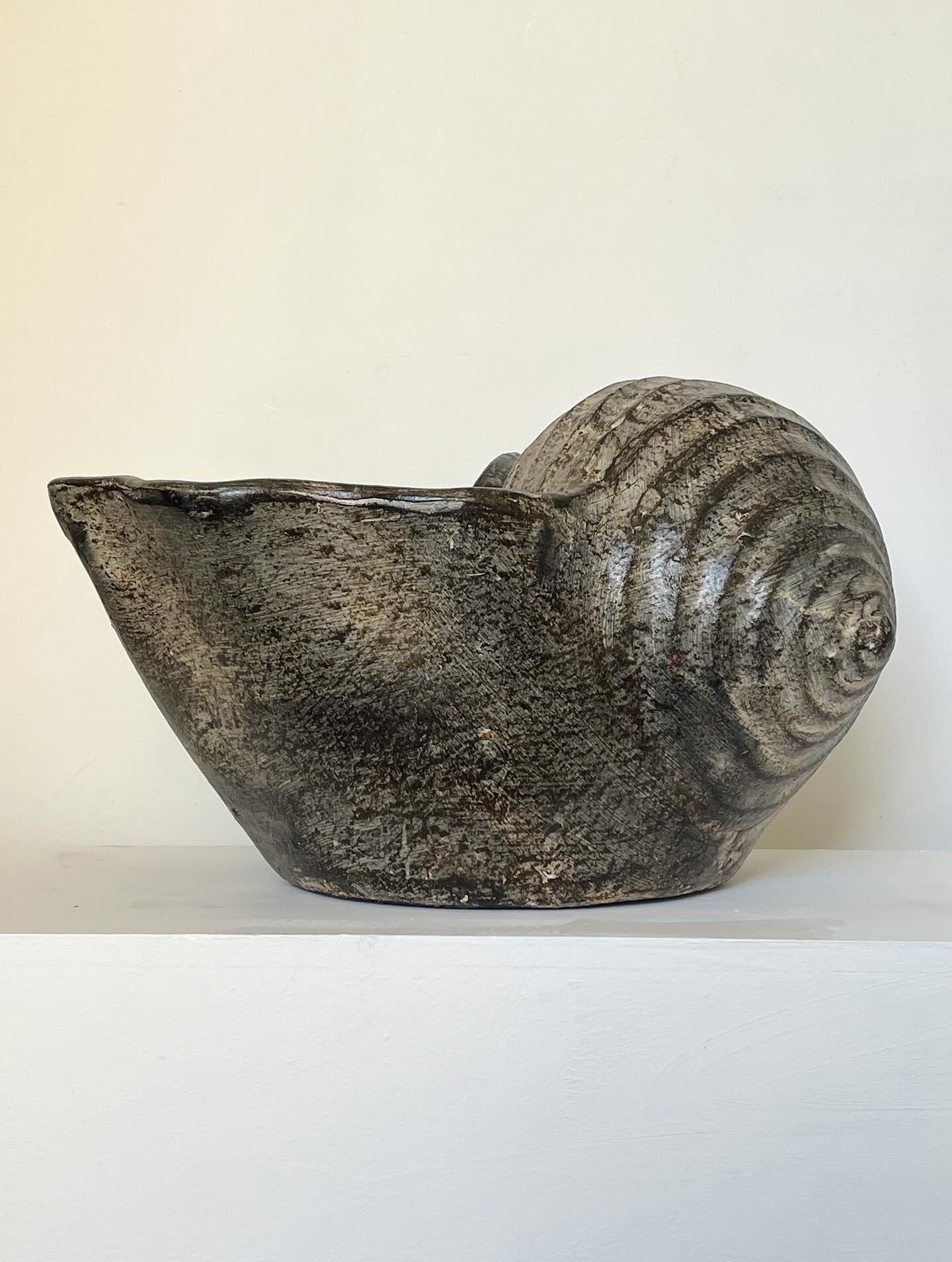 Ash gray Snail pot