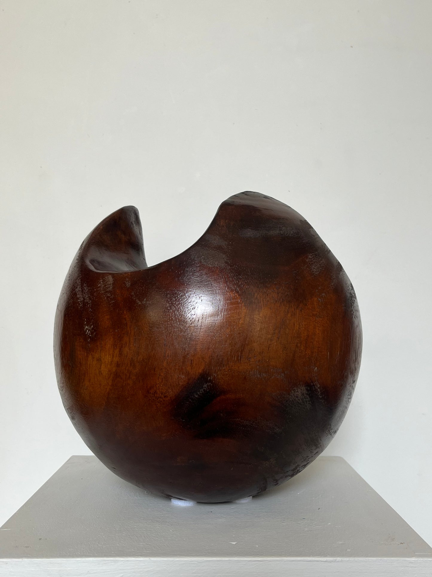 Round wood figure