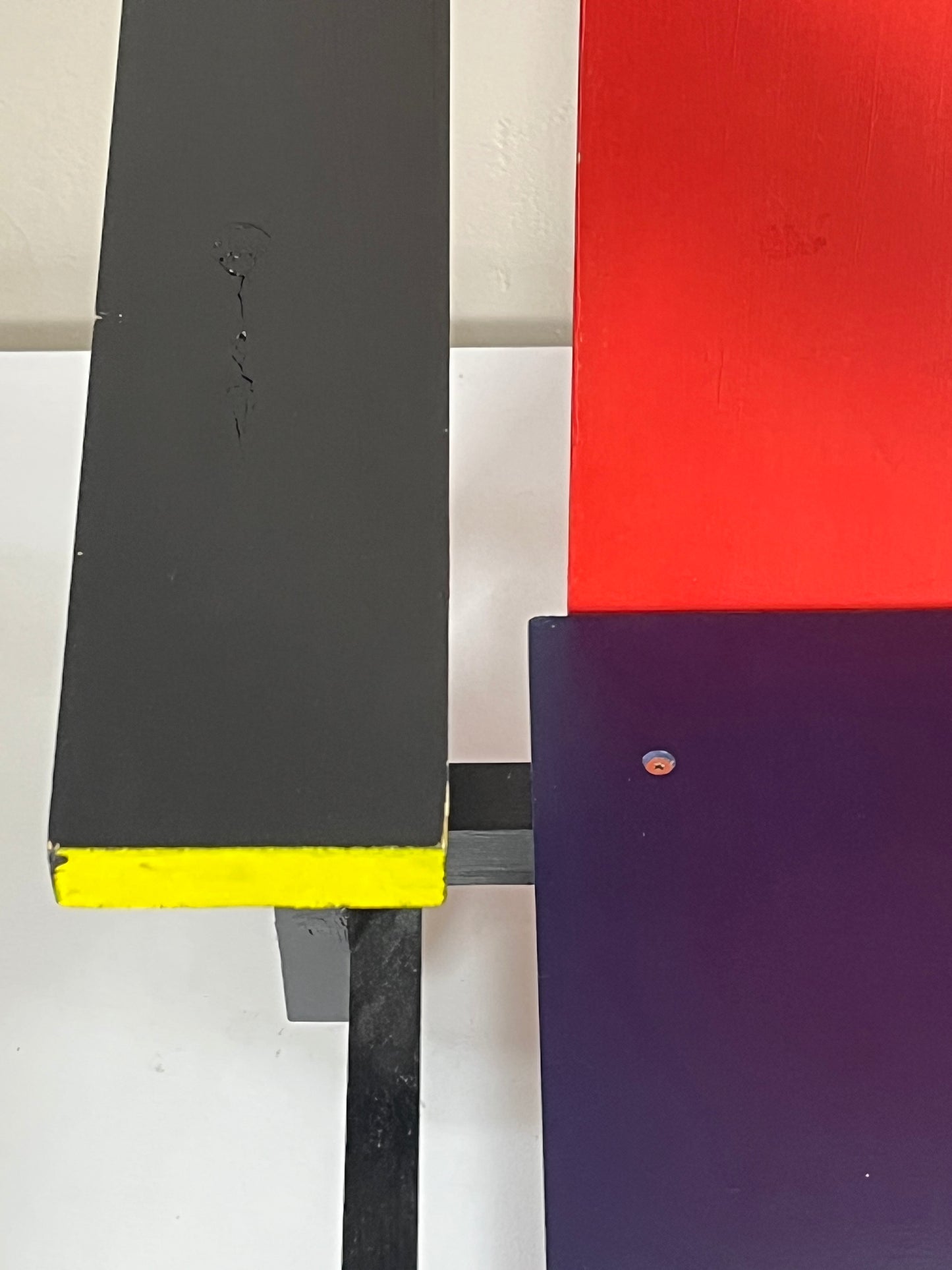 The red and blue chair. Copy.