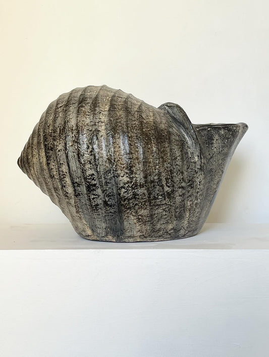 Ash gray Snail pot